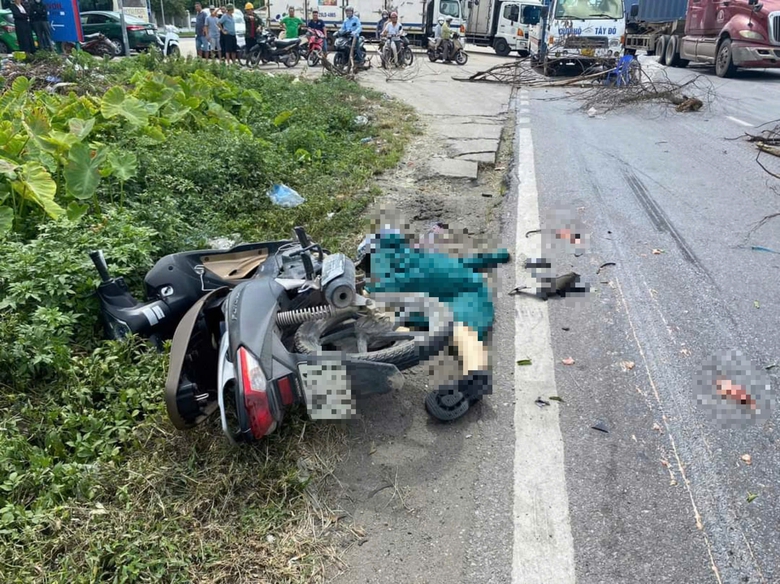 Va chạm với xe tải trên quốc lộ 5, người phụ nữ tử vong tại chỗ- Ảnh 1. Va chạm với xe tải trên quốc lộ 5, người phụ nữ tử vong tại chỗ- Ảnh 1.