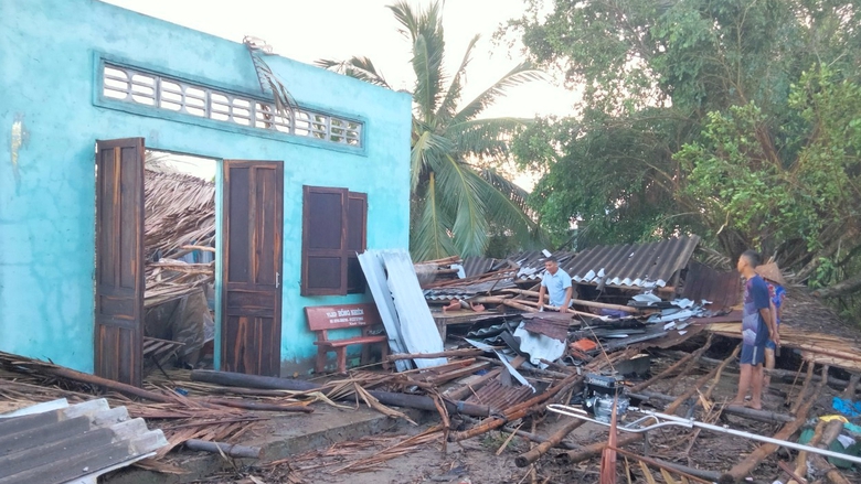 Lốc xo&aacute;y l&agrave;m sập nhiều nh&agrave; d&acirc;n ở Bạc Li&ecirc;u- Ảnh 2.