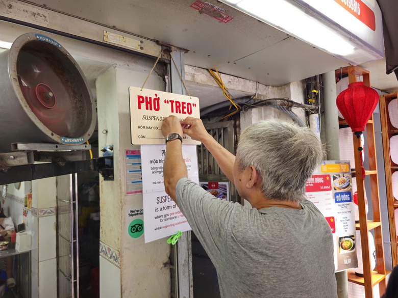 Chuyện &iacute;t biết về chủ qu&aacute;n phở &ldquo;treo&rdquo; ở H&agrave; Nội- Ảnh 2.