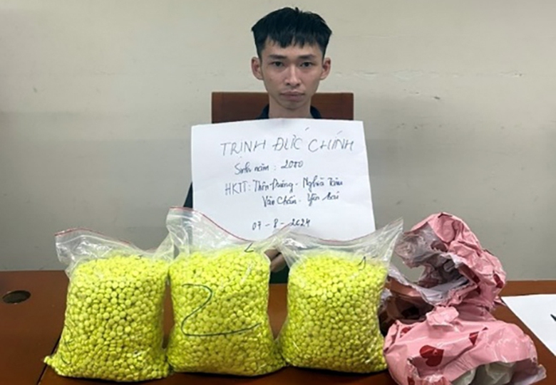 C&ocirc;ng an đột k&iacute;ch chung cư cao cấp ở H&agrave; Nội, triệt ph&aacute; đường d&acirc;y ma t&uacute;y- Ảnh 1.