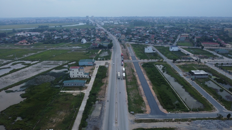 Dự &aacute;n mở rộng QL7A chậm GPMB, d&acirc;n khổ v&igrave; bụi, nh&agrave; thầu "dở kh&oacute;c dở cười"- Ảnh 10.