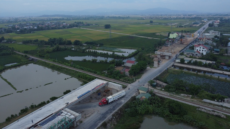 Dự &aacute;n mở rộng QL7A chậm GPMB, d&acirc;n khổ v&igrave; bụi, nh&agrave; thầu "dở kh&oacute;c dở cười"- Ảnh 19.