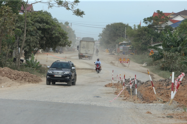 Dự &aacute;n mở rộng QL7A chậm GPMB, d&acirc;n khổ v&igrave; bụi, nh&agrave; thầu "dở kh&oacute;c dở cười"- Ảnh 20.