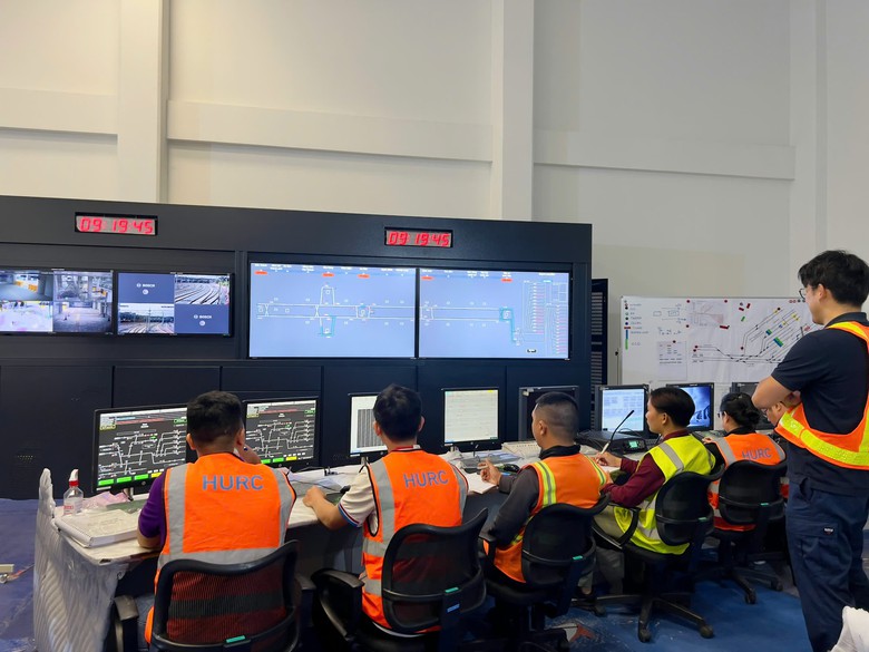 Học viên lái tàu Việt thực hành trực tiếp trên các đoàn tàu tuyến metro số 1- Ảnh 1. Học viên lái tàu Việt thực hành trực tiếp trên các đoàn tàu tuyến metro số 1- Ảnh 1.