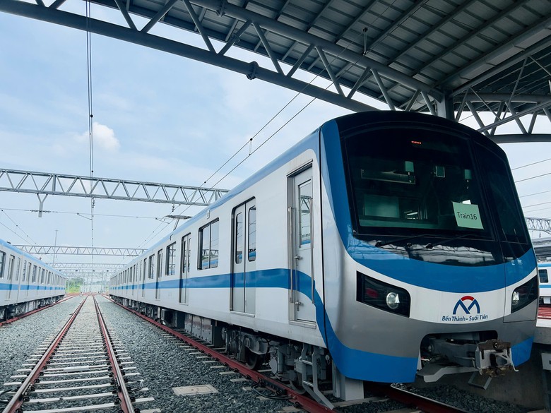 Học viên lái tàu Việt thực hành trực tiếp trên các đoàn tàu tuyến metro số 1- Ảnh 8. Học viên lái tàu Việt thực hành trực tiếp trên các đoàn tàu tuyến metro số 1- Ảnh 8.