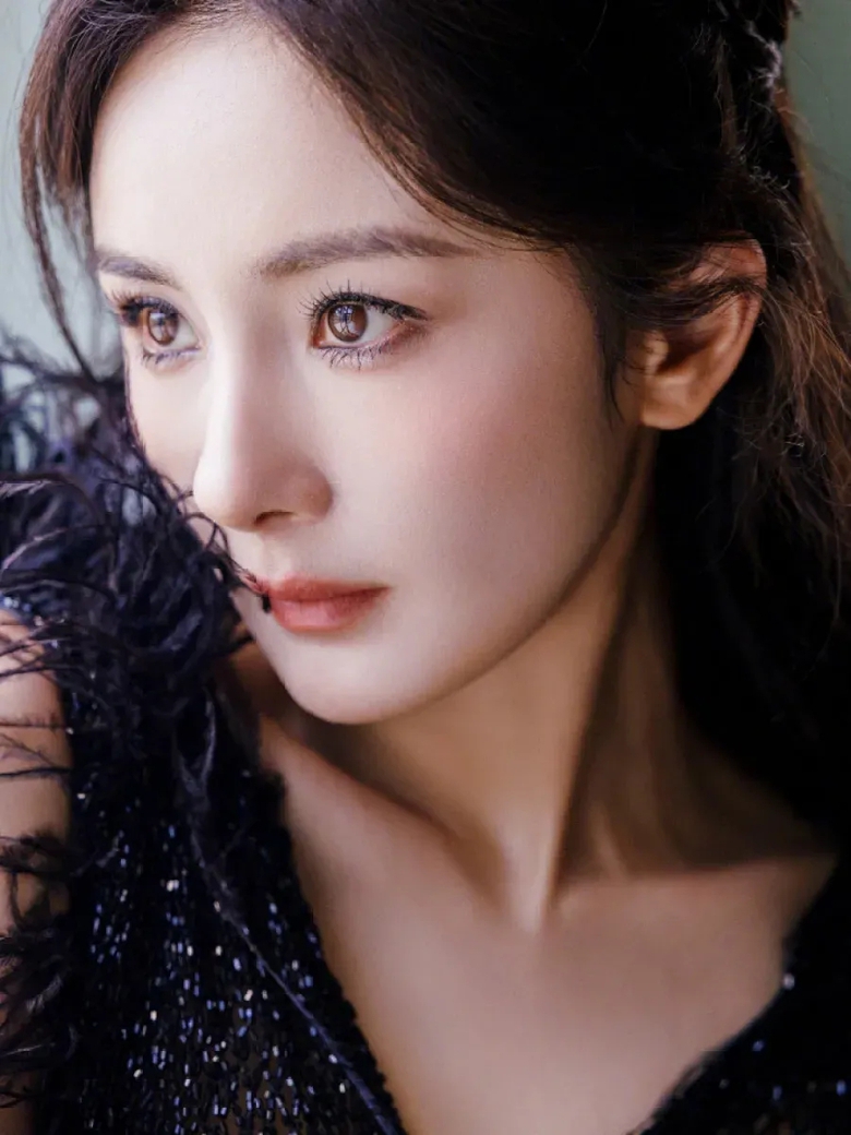 Dương Mịch khoe d&aacute;ng gợi cảm giữa l&uacute;c bị nhắc t&ecirc;n v&agrave;o scandal mại d&acirc;m r&uacute;ng động Cbiz- Ảnh 2.