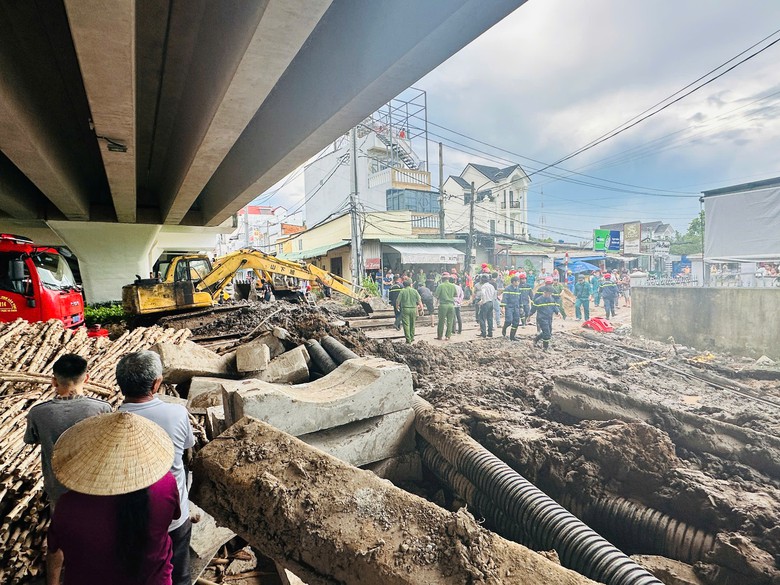 S&igrave;nh b&ugrave;n v&ugrave;i lấp hai c&ocirc;ng nh&acirc;n dưới cầu Trần Ho&agrave;ng Na- Ảnh 1.