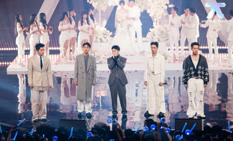 Anh trai say hi tập 11: Bốn thí sinh bị loại, trùng kết quả với thông tin rò rỉ trên mạng- Ảnh 1. Anh trai say hi tập 11: Bốn thí sinh bị loại, trùng kết quả với thông tin rò rỉ trên mạng- Ảnh 1.