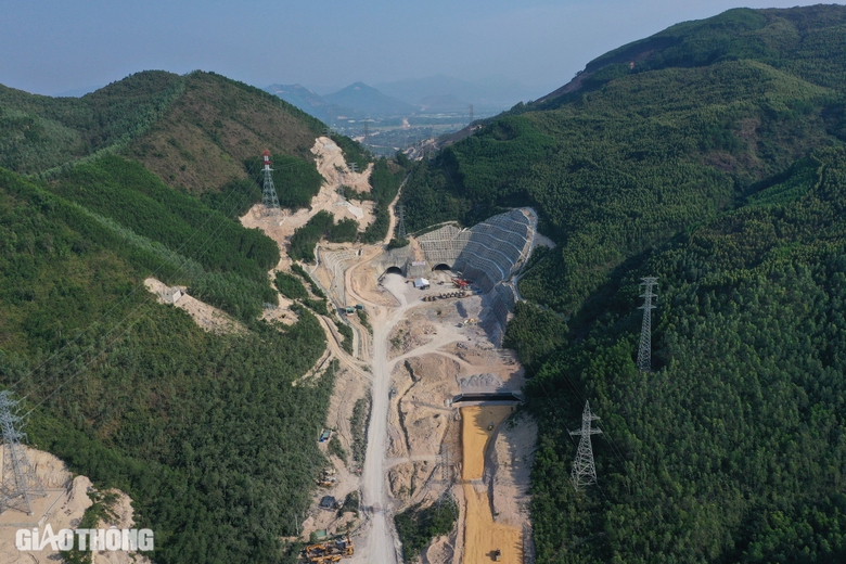 Theo chân những công nhân đào hầm Sơn Triệu trên cao tốc Quy Nhơn - Chí Thạnh- Ảnh 10. Theo chân những công nhân đào hầm Sơn Triệu trên cao tốc Quy Nhơn - Chí Thạnh- Ảnh 10.