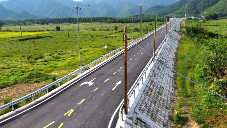 Cận cảnh tuyến đường mới nối phía Nam sông Cu Đê và tỉnh lộ 700 tỷ của Đà Nẵng- Ảnh 2. Cận cảnh tuyến đường mới nối phía Nam sông Cu Đê và tỉnh lộ 700 tỷ của Đà Nẵng- Ảnh 2.