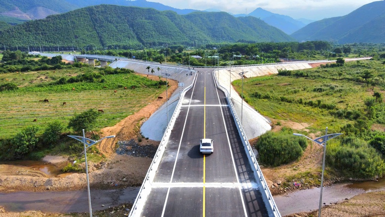 Cận cảnh tuyến đường mới nối phía Nam sông Cu Đê và tỉnh lộ 700 tỷ của Đà Nẵng- Ảnh 3. Cận cảnh tuyến đường mới nối phía Nam sông Cu Đê và tỉnh lộ 700 tỷ của Đà Nẵng- Ảnh 3.