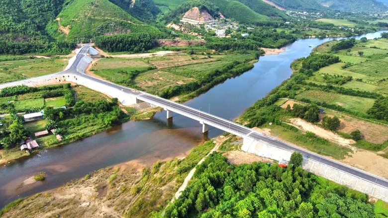 Cận cảnh tuyến đường mới nối phía Nam sông Cu Đê và tỉnh lộ 700 tỷ của Đà Nẵng- Ảnh 4. Cận cảnh tuyến đường mới nối phía Nam sông Cu Đê và tỉnh lộ 700 tỷ của Đà Nẵng- Ảnh 4.