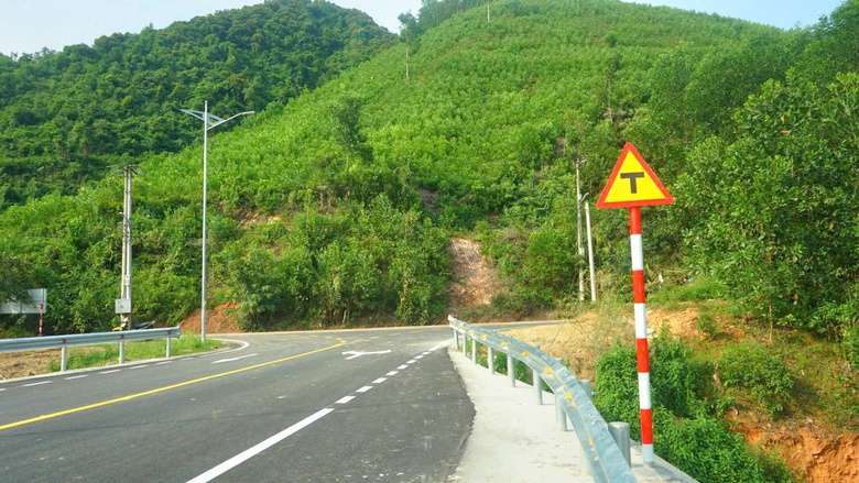 Cận cảnh tuyến đường mới nối phía Nam sông Cu Đê và tỉnh lộ 700 tỷ của Đà Nẵng- Ảnh 7. Cận cảnh tuyến đường mới nối phía Nam sông Cu Đê và tỉnh lộ 700 tỷ của Đà Nẵng- Ảnh 7.