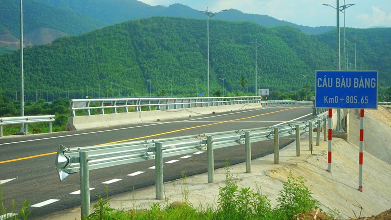 Cận cảnh tuyến đường mới nối phía Nam sông Cu Đê và tỉnh lộ 700 tỷ của Đà Nẵng- Ảnh 8. Cận cảnh tuyến đường mới nối phía Nam sông Cu Đê và tỉnh lộ 700 tỷ của Đà Nẵng- Ảnh 8.