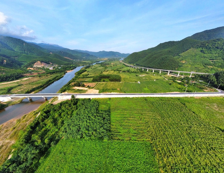 Cận cảnh tuyến đường mới nối phía Nam sông Cu Đê và tỉnh lộ 700 tỷ của Đà Nẵng- Ảnh 9. Cận cảnh tuyến đường mới nối phía Nam sông Cu Đê và tỉnh lộ 700 tỷ của Đà Nẵng- Ảnh 9.