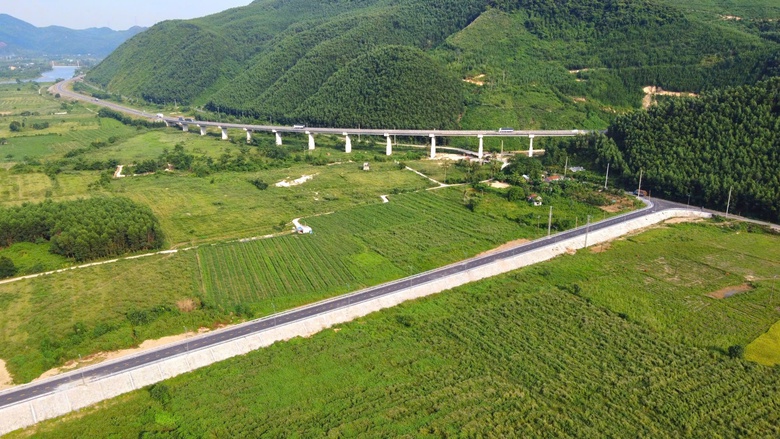 Cận cảnh tuyến đường mới nối phía Nam sông Cu Đê và tỉnh lộ 700 tỷ của Đà Nẵng- Ảnh 10. Cận cảnh tuyến đường mới nối phía Nam sông Cu Đê và tỉnh lộ 700 tỷ của Đà Nẵng- Ảnh 10.