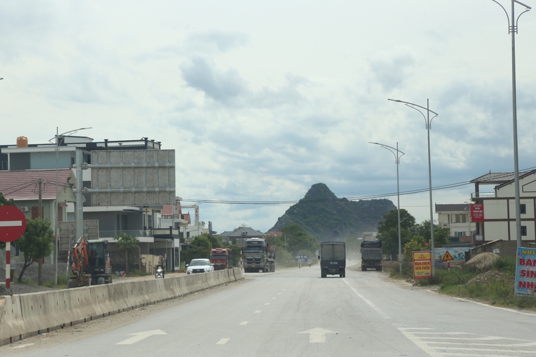 Dự &aacute;n mở rộng QL7A chậm GPMB, d&acirc;n khổ v&igrave; bụi, nh&agrave; thầu "dở kh&oacute;c dở cười"- Ảnh 22.