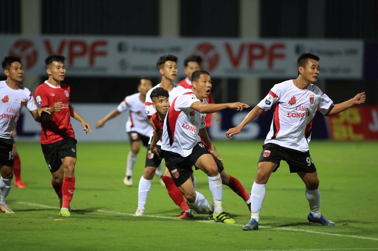 Bầu Đức ra tay, một đội b&oacute;ng bỏ giải hạng Nhất khả năng được cứu- Ảnh 1.