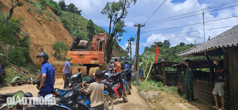 H&agrave;ng chục điểm sạt lở g&acirc;y tắc đường l&ecirc;n huyện Mường L&aacute;t- Ảnh 2.