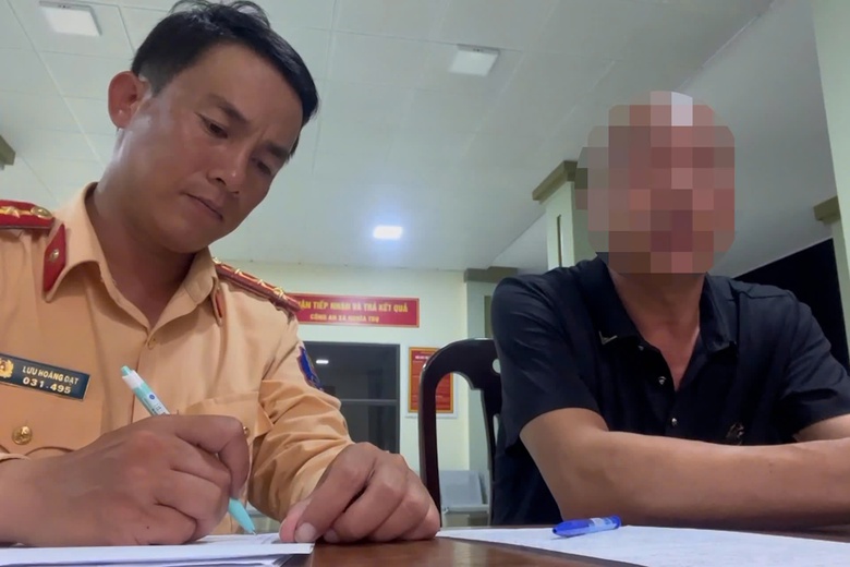 Xử phạt t&agrave;i xế &ocirc; t&ocirc; đi ngược chiều trong đ&ecirc;m tr&ecirc;n cao tốc H&agrave; Nội - Hải Ph&ograve;ng- Ảnh 1.