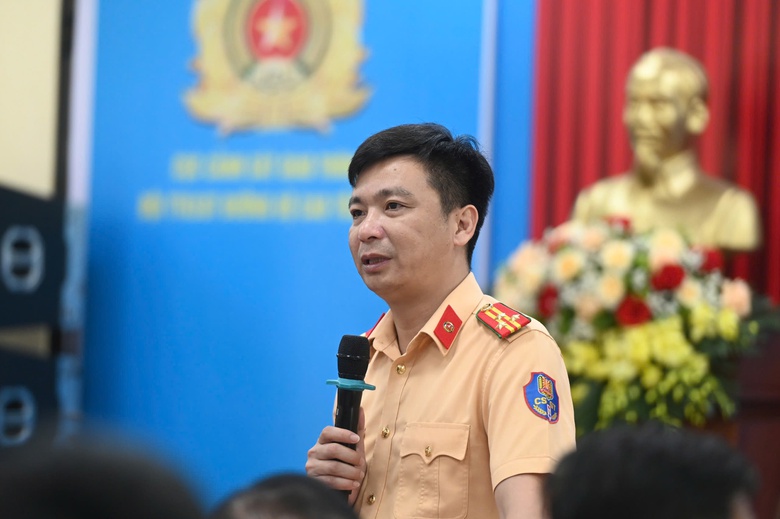 CSGT khuyến c&aacute;o c&aacute;ch ph&ograve;ng tr&aacute;nh TNGT tr&ecirc;n cao tốc Ph&aacute;p V&acirc;n - quốc lộ 45- Ảnh 1.