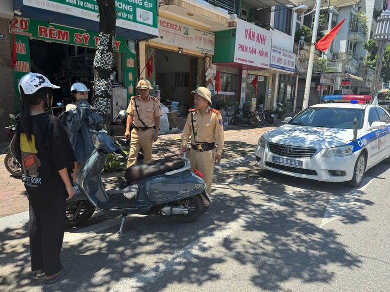 CSGT Quảng Ninh đ&oacute;n l&otilde;ng, chặn bắt thanh, thiếu ni&ecirc;n vi phạm giao th&ocirc;ng- Ảnh 1.