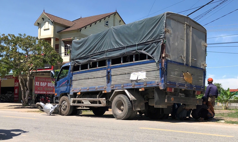 Xe tải va chạm với xe máy điện, cụ ông tử vong- Ảnh 1. Xe tải va chạm với xe máy điện, cụ ông tử vong- Ảnh 1.