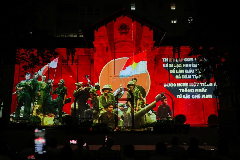 Tr&igrave;nh chiếu 3D mapping ho&agrave;nh tr&aacute;ng tại t&ograve;a nh&agrave; cổ hơn 100 tuổi- Ảnh 4.