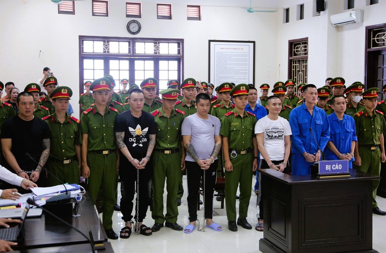Quân Idol bị truy tố 5 tội danh đối diện với mức án nào?- Ảnh 1. Quân Idol bị truy tố 5 tội danh đối diện với mức án nào?- Ảnh 1.