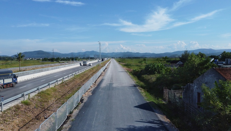 Khẩn trương ho&agrave;n thiện c&aacute;c hạng mục phụ cao tốc Diễn Ch&acirc;u - B&atilde;i Vọt- Ảnh 14.