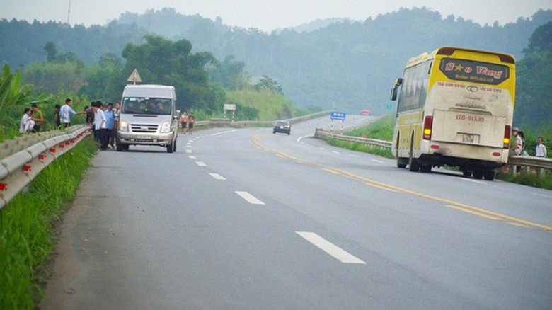 Tai nạn li&ecirc;n tiếp xảy ra tr&ecirc;n cao tốc, CSGT khuyến c&aacute;o những g&igrave;?- Ảnh 2.