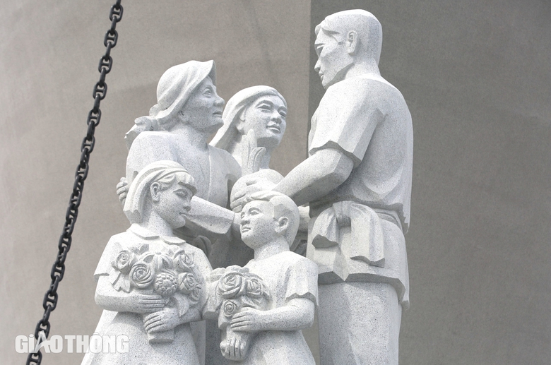 Ngắm tượng đ&agrave;i "Con t&agrave;u tập kết ra Bắc" ở Sầm Sơn- Ảnh 4.