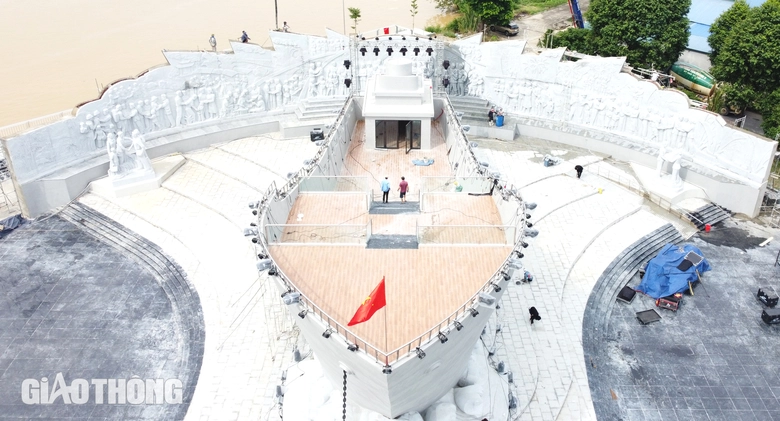 Ngắm tượng đ&agrave;i "Con t&agrave;u tập kết ra Bắc" ở Sầm Sơn- Ảnh 3.