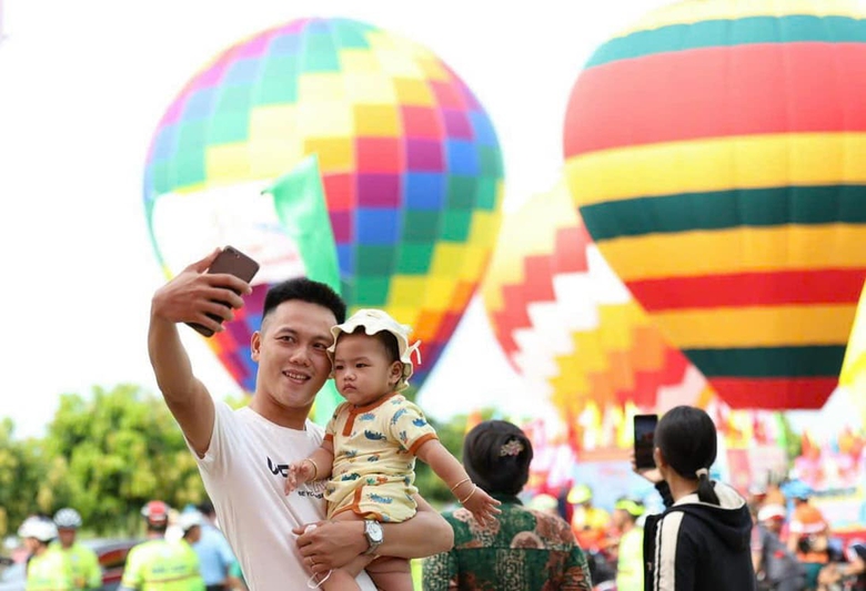 Chi&ecirc;m ngưỡng d&agrave;n khinh kh&iacute; cầu rực rỡ sắc m&agrave;u tại Đồng Nai- Ảnh 5.