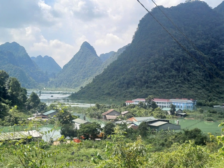 Mưa lũ tại Cao Bằng: Sau 1 tuần, vẫn c&ograve;n 37 hộ d&acirc;n bị c&ocirc; lập- Ảnh 2.
