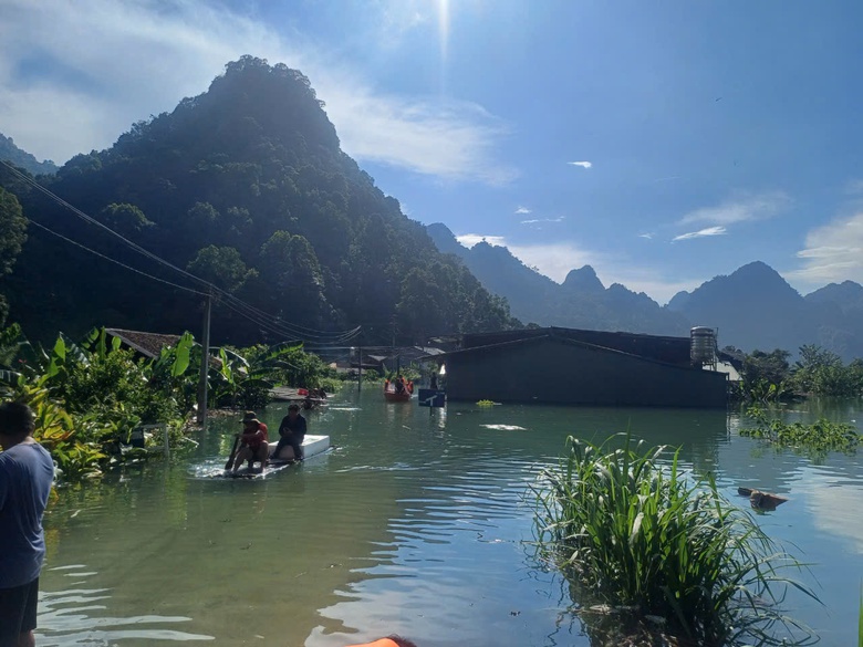 Mưa lũ tại Cao Bằng: Sau 1 tuần, vẫn c&ograve;n 37 hộ d&acirc;n bị c&ocirc; lập- Ảnh 5.