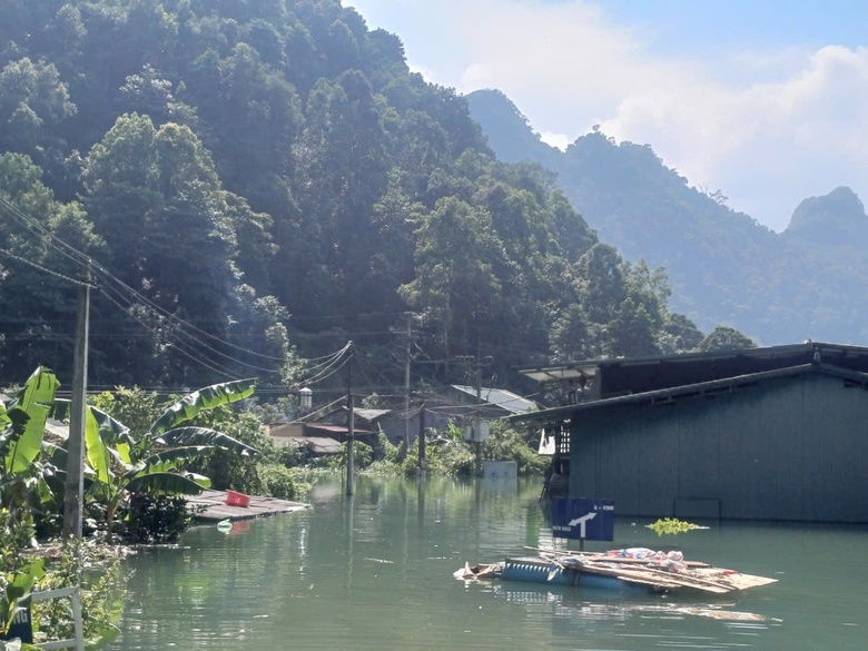 Mưa lũ tại Cao Bằng: Sau 1 tuần, vẫn c&ograve;n 37 hộ d&acirc;n bị c&ocirc; lập- Ảnh 1.