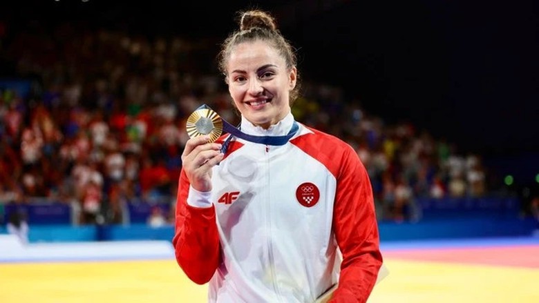 Ăn mừng con g&aacute;i gi&agrave;nh HCV Olympic 2024, một người đ&agrave;n &ocirc;ng bị bắt v&igrave; l&yacute; do bất ngờ- Ảnh 1.