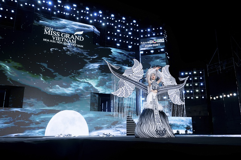 Thiết kế Khảm xà cừ thắng giải Trang phục dân tộc ở Miss Grand Vietnam- Ảnh 3. Thiết kế Khảm xà cừ thắng giải Trang phục dân tộc ở Miss Grand Vietnam- Ảnh 3.