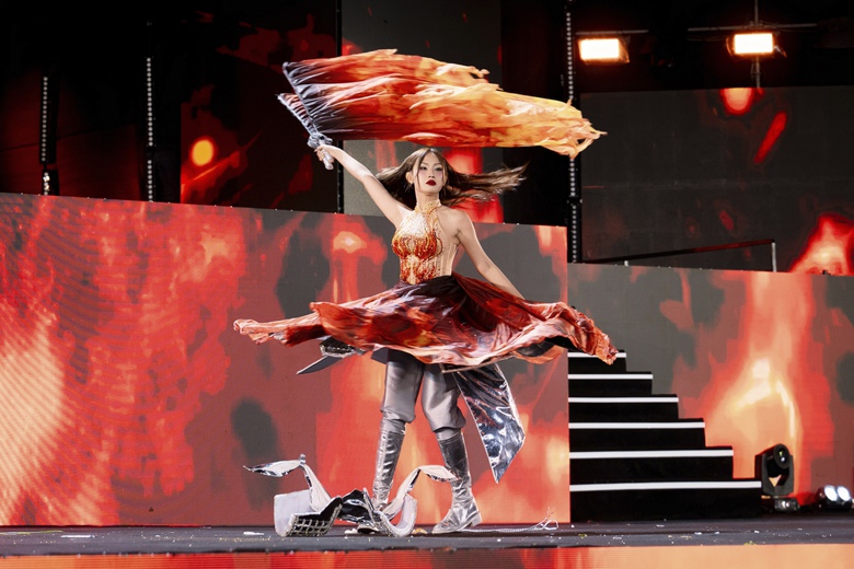 Thiết kế Khảm xà cừ thắng giải Trang phục dân tộc ở Miss Grand Vietnam- Ảnh 4. Thiết kế Khảm xà cừ thắng giải Trang phục dân tộc ở Miss Grand Vietnam- Ảnh 4.