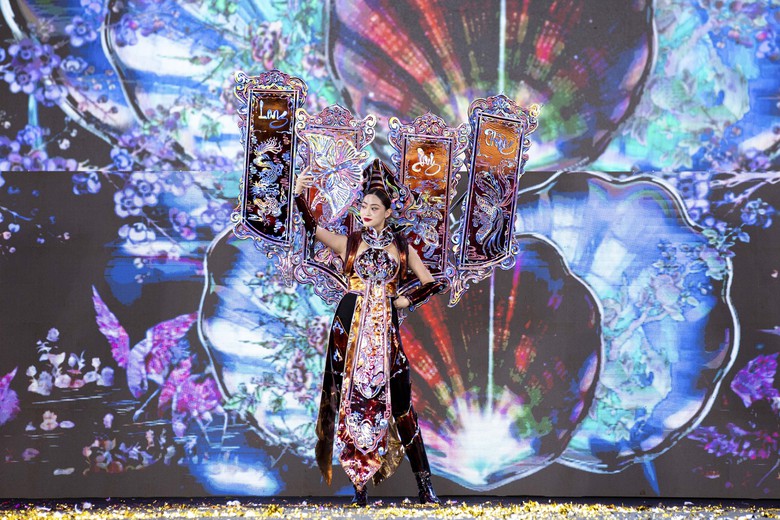 Thiết kế Khảm xà cừ thắng giải Trang phục dân tộc ở Miss Grand Vietnam- Ảnh 1. Thiết kế Khảm xà cừ thắng giải Trang phục dân tộc ở Miss Grand Vietnam- Ảnh 1.