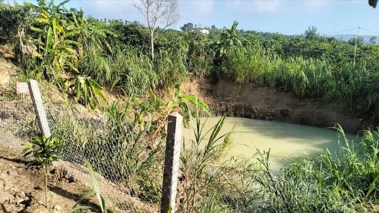 Hai chị em đuối nước thương t&acirc;m trong ao nh&agrave;- Ảnh 1.