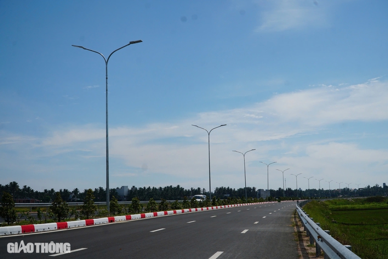 Ngắm đường 700 tỷ ở B&igrave;nh Định sắp kh&aacute;nh th&agrave;nh- Ảnh 1.