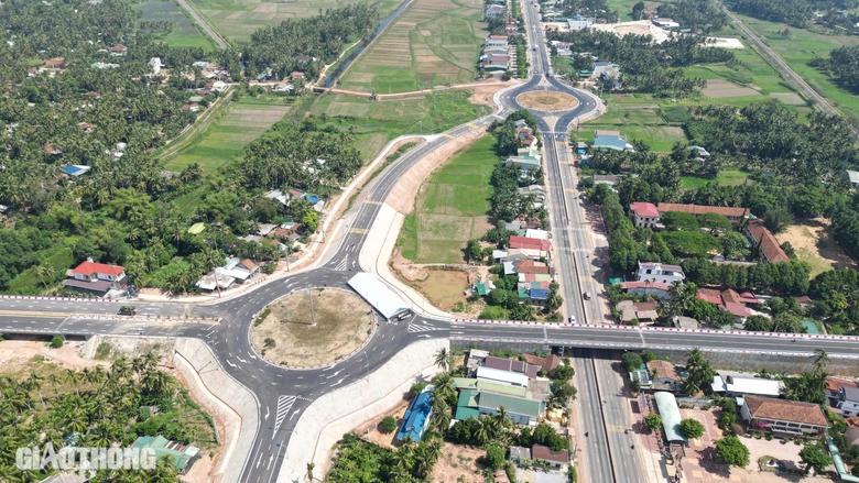 Ngắm đường 700 tỷ ở B&igrave;nh Định sắp kh&aacute;nh th&agrave;nh- Ảnh 3.