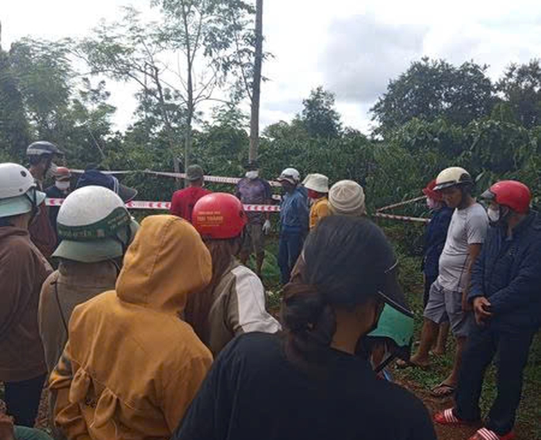 Đắk Lắk: Ph&aacute;t hiện người đ&agrave;n &ocirc;ng treo cổ trong rẫy sau 12 ng&agrave;y mất t&iacute;ch- Ảnh 1.