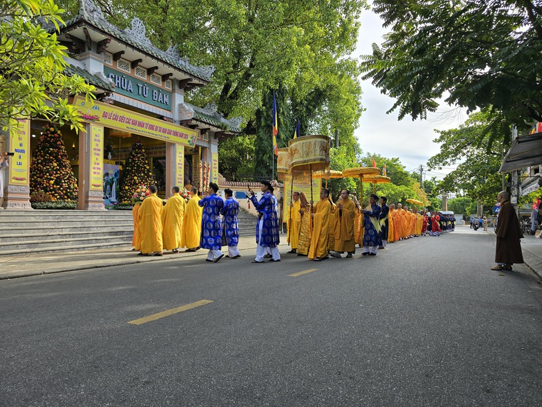 H&igrave;nh ảnh tại đại lễ cầu si&ecirc;u nạn nh&acirc;n tử vong do tai nạn giao th&ocirc;ng năm 2024- Ảnh 1.
