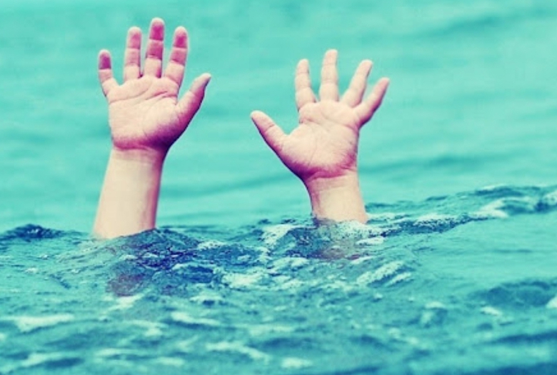 Ch&aacute;u b&eacute; 8 tuổi đuối nước tử vong, bắt tạm giam chủ hồ bơi- Ảnh 1.