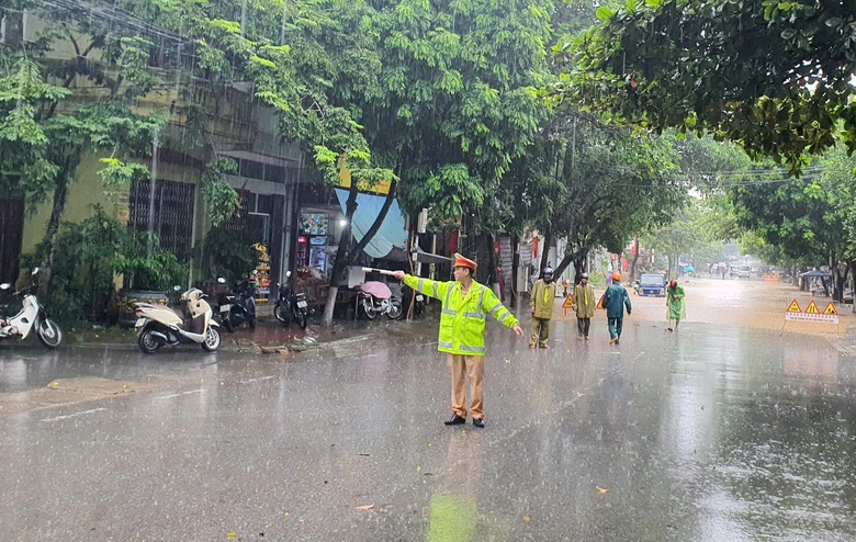 Mưa lớn g&acirc;y ngập &uacute;ng, sạt lở, chia cắt giao th&ocirc;ng nhiều tuyến đường ở L&agrave;o Cai- Ảnh 2.