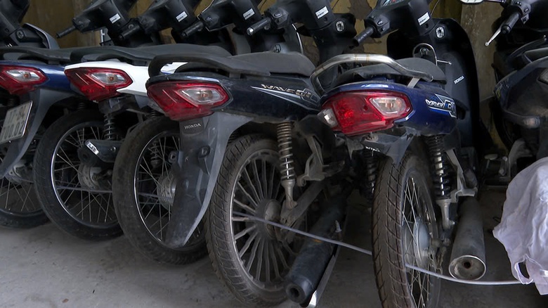 Th&aacute;i B&igrave;nh: Khởi tố nh&oacute;m thanh, thiếu ni&ecirc;n mang hung kh&iacute;, chạy xe m&aacute;y lạng l&aacute;ch, đ&aacute;nh v&otilde;ng- Ảnh 1.