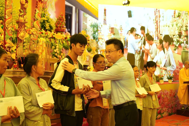 H&atilde;y l&aacute;i xe bằng cả tr&aacute;i tim, sự b&igrave;nh tĩnh v&agrave; kh&aacute;t vọng sống b&igrave;nh an- Ảnh 10.
